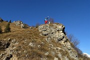 27 In ripida salita verso la croce del Monte Castello